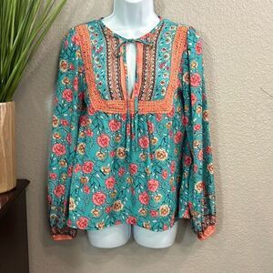 #432 boutique, floral long sleeve Boho top size small